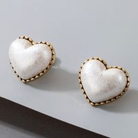 Retro Exquisite White Opal Heart Earrings main image 3
