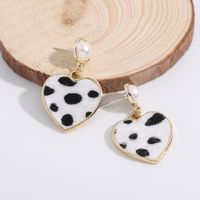 925 Silver Needle Fashion Pearl Leopard Pattern Earrings main image 3