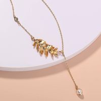 Simple Metal Leaf Pearl Necklace main image 3