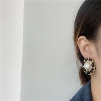 French Retro Pearl Earrings main image 5