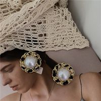 French Retro Pearl Earrings sku image 2