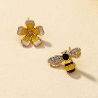 Creative Bee Flower Earrings main image 1