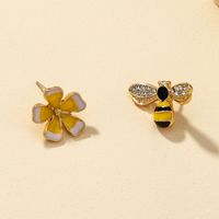 Creative Bee Flower Earrings main image 3