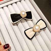Pu Leather Simple Black And White Bow Pearl Hair Clip main image 3