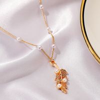 Simple Pearl Leaf Pendant Necklace main image 4