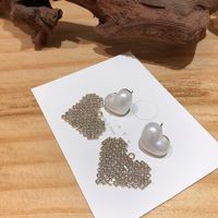 Heart-shaped Diamond Earrings main image 6