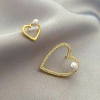 Simple Pearl Love Earrings main image 6