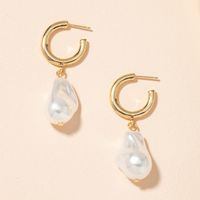 Fashionable Baroque Pearl Earrings main image 3