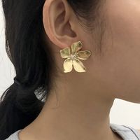 Golden Flower Earrings main image 3