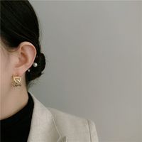 Metal C-shaped Earrings main image 3