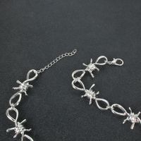 Single Layer Y-shaped Thorns Necklace main image 3