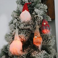 عيد الميلاد مجهولي الهوية دمية مضيئة صغيرة قلادة شجرة الحلي main image 1