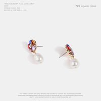Nouveau En Ligne Influenceur Mode Élégante Couleur Cristal Perle Boucles D'oreilles Oreille Goujons Qingdao Usine Ventes Directes main image 4