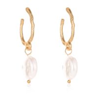 Letter U Stud Earrings Gold Metal Studs Women Baroque Round Pearl Earrings main image 1