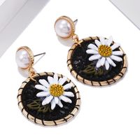 New Daisy Flower Round Earrings Female Fashion Cotton Braided Sweet Pearl Earrings sku image 3