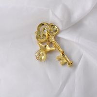 Fashion Retro Geometric Angel Key Pin Chain Brooch For Women Banquet Dress Accessories main image 5