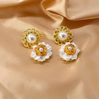 New Baroque Pearl Button Shell Flower Earrings Wholesale main image 3