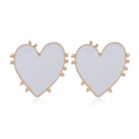 Yi Wu Jewelry New Fashion Metal Contrast Color Love Earrings Wholesale main image 3