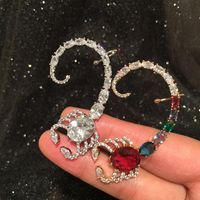 Nihaojewelry أزياء جديد غير المتماثلة فلاش الماس العقرب أقراط بالجملة sku image 1