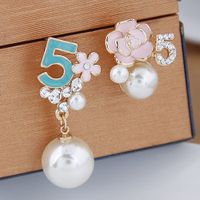 Yi Wu Jewelry Korean Fashion Sweet Ol Wild 5 Character Pearl Flower Asymmetric Earrings Wholesale sku image 2