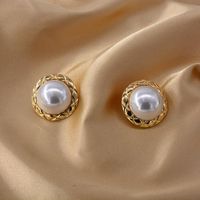 New Simple Sense Simple Button Shape Pearl Earrings Women Wholesale main image 4