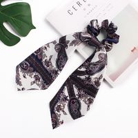 Croix-frontière Vente Chaude Européen Et Américain Grande Fleur Satin Imprimé Foulard De Soie Gros Intestin Cheveux Anneau Accessoire De Cheveux Pour Queue De Cheval En Gros Personnalisé 2021 sku image 6