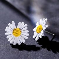 Yi Wu Jewelry Wholesale 925 Silver Needle Korean Fashion Sweet Ol Small Daisy Earrings main image 1