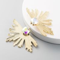 Nihaojewelry Exaggerated Alloy Glass Diamond Gold Fan Earrings For Women main image 5