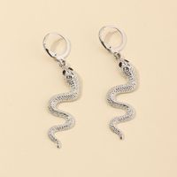 New Retro Fashion Snake-shaped Earrings Texture Silver Diamond Curved Earrings For Women Wholesale sku image 2