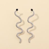 New Retro Fashion Snake-shaped Earrings Texture Silver Diamond Curved Earrings For Women Wholesale sku image 3