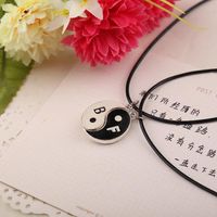 New Fashion Drip Oil Tai Chi Gossip Two Petal Stitching Couple Necklace Wholesale main image 4