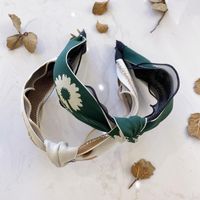 Korean New Simple Daisy Flower Knotted Knotted Wide Edge Cheap Headband Wholesale main image 2