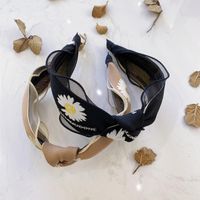 Koreanische Qualität Haarschmuck Little Daisy Flower Haars Chale Koreanische Version Des Neuen Elastischen Haares Stirnband Frauen Geknotete Weit Seitige Stirnband main image 3