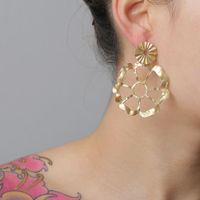 New Fashion Retro Alloy Hollow Flower Earrings For Women Wholesale main image 3