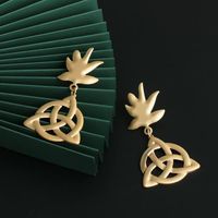 New Fashion Metal Pineapple Shape Earrings Retro Simple Gold Alloy Earrings Wholesale main image 3