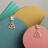 New Fashion Metal Pineapple Shape Earrings Retro Simple Gold Alloy Earrings Wholesale main image 5