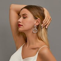 Vente Chaude Boucles D'oreilles Gracieuses En Ligne Influenceur Magnifique Diamant Rond Boucles D'oreilles Socialite Style Exagéré Géométrie Creux D'oreille De Goujon main image 3