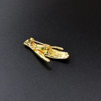 New Fashion Senior Sense Retro Golden Finger Man Hand Brooch Wholesale main image 4