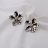 New Fashion Five-leaf Petal Earrings Wholesale main image 3