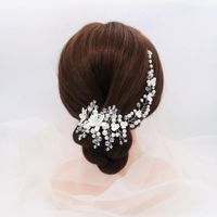New Retro Bride Wedding Headdress Acrylic Flower Pearl Hair Band Wholesale main image 1