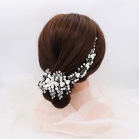New Retro Bride Wedding Headdress Acrylic Flower Pearl Hair Band Wholesale main image 3
