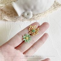 Gd Même Style Japonais Et Coréen Tendance Creux De Fleur De Marguerite Boucles D'oreilles Boucles D'oreilles Internet Celebrity Graceful Personnalité Printemps Et D'été Oreille Goujons main image 3