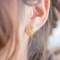 Französische Retro-legierung Ohrringe Einfache, Kompakte Und Vielseitige Ohrringe Temperament Mode Kurze Liebes Ohrringe Ohrringe Frauen main image 3