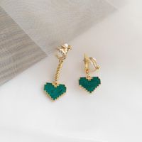 Élégant Coeur Simple Sauvage Boucles D'oreilles Japonais Et Coréen Personnalité Xingyue Menthe Vert Dripping Huile Bijoux Boucles D'oreilles Vintage Boucles D'oreilles Femme main image 5