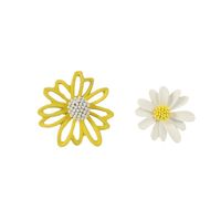 Korean New Fashion Hollow Daisy Flower Earrings Nihaojewelry Wholesale sku image 1