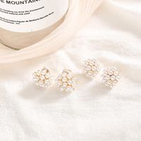 Korean New Fashion Irregular Pearl Ball Retro Earrings Nihaojewelry Wholesale sku image 1