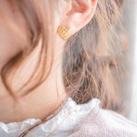 Französische Retro-legierung Ohrringe Einfache, Kompakte Und Vielseitige Ohrringe Temperament Mode Kurze Liebes Ohrringe Ohrringe Frauen sku image 1