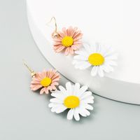 Korean New Fashion Simple Small Daisy Earrings Contrast Color Alloy Flower Earrings main image 4