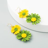 Korean New Fashion Simple Small Daisy Earrings Contrast Color Alloy Flower Earrings main image 5