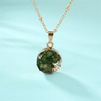 Fashion Necklace Nihaojewelry Wholesale Simple Shell Sweater Chain Imitation Natural Stone Round Pendant Necklace Crystal Bud Resin Necklace main image 3